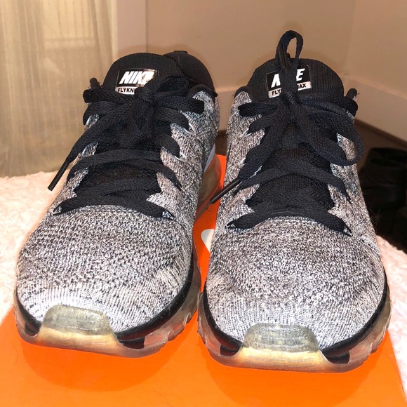 Nike Flyknit Max Oreo - Picture 5 of 8